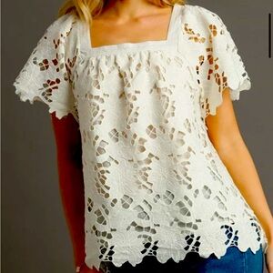 Umgee Cream lace short sleeve blouse NWT